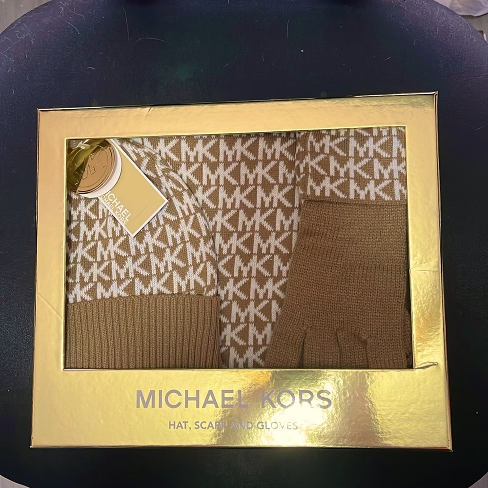 Michael Kors Hat,Scarf and Gloves color Brown